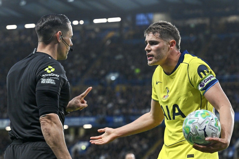 Van de Ven đang là thủ quân của câu lạc bộ Tottenham. Ảnh: EPA>