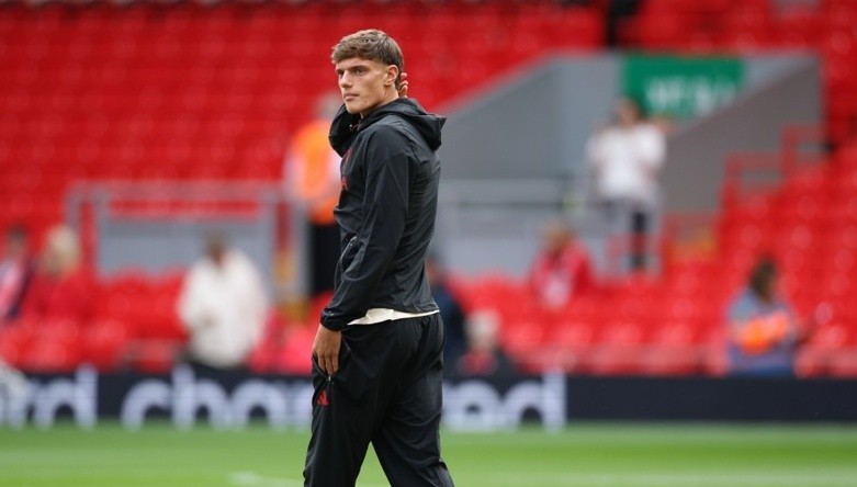 Liverpool sẽ không bán Giovanni Leoni. Ảnh: EPA.