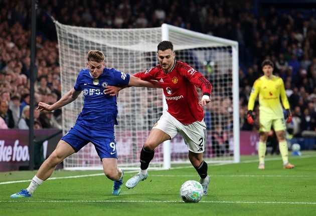 MU dự định đẩy Diogo Dalot rời Old Trafford. Ảnh: EPA