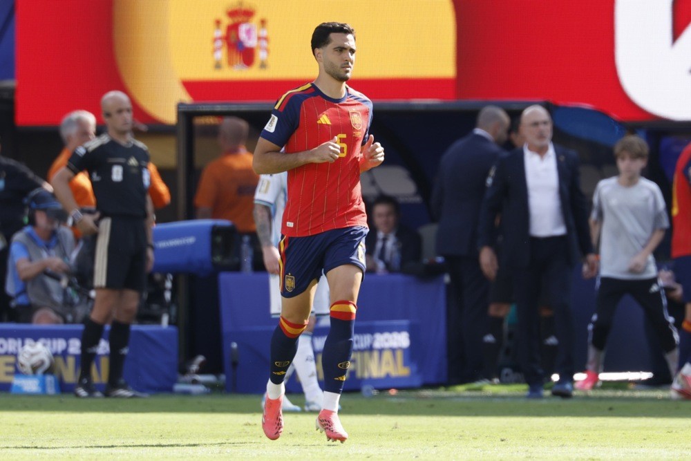 Mikel Merino ổn định cả khi đá chính lẫn xuất phát từ băng ghế dự bị. Ảnh: EPA/Shawn Thew.