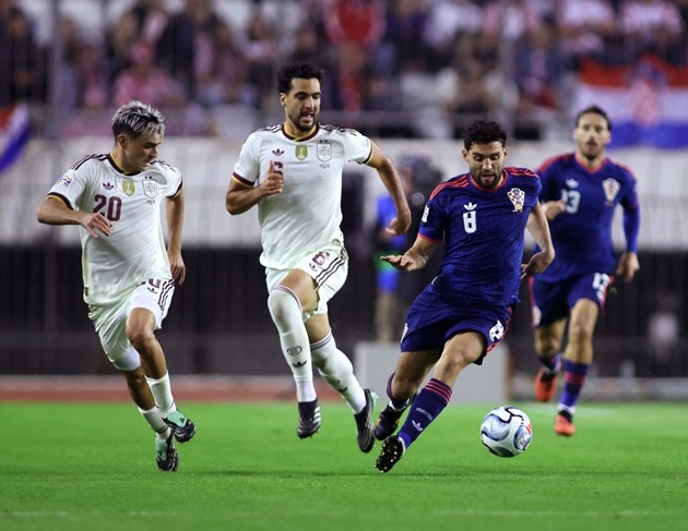 Mikel Merino giúp Tây Ban Nha ngược dòng hạ Croatia trên sân khách. Ảnh: EPA/MAJA PRGOMET