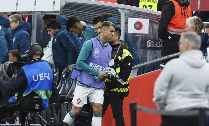 Ronaldo mâu thuẫn với HLV trưởng Bồ Đào Nha. Ảnh: EPA.