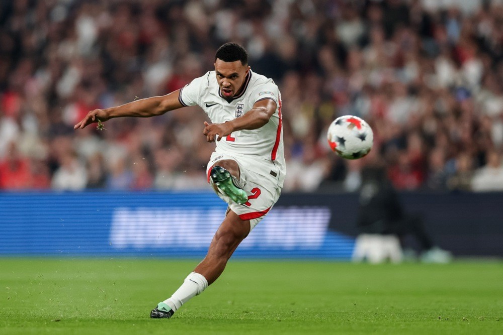 Trent Alexander-Arnold – 7 điểm: Thể hiện sự chắc chắn bên hành lang cánh phải trong ngày trở lại đội hình xuất phát. Dù đôi lúc có khoảnh khắc mất tập trung ở khâu phòng ngự, hậu vệ thuộc biên chế Real Madrid vẫn luân chuyển bóng nhịp nhàng.
