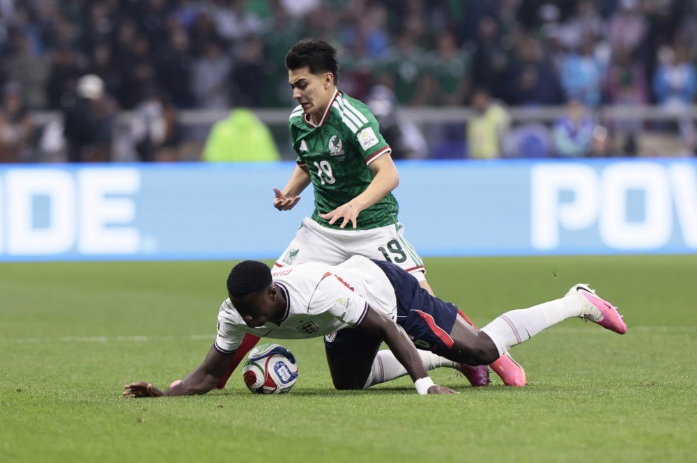 Gilberto Mora nhận được nhiều sự quan tâm từ các ông lớn châu Âu. Ảnh: EPA/Jose Mendez.
