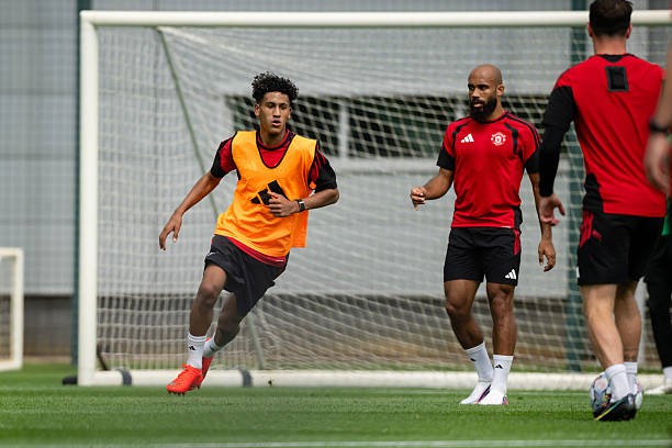 MU đang ra sức giữ chân JJ Gabriel. Ảnh: Ash Donelon/Manchester United via Getty Images.