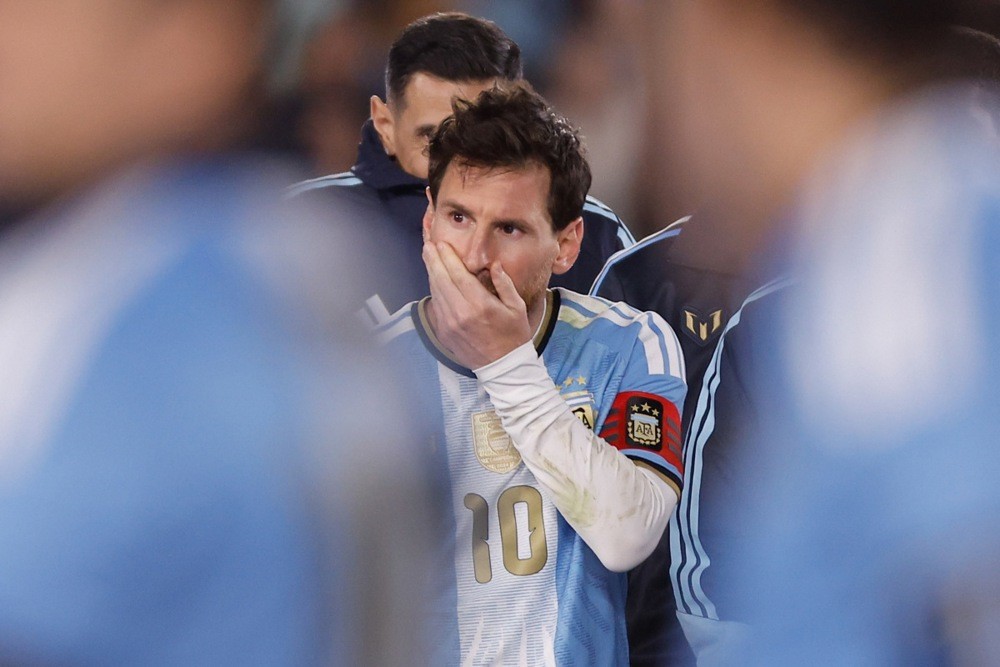 Messi truyền cảm hứng cho Hai Long. Ảnh: EPA.