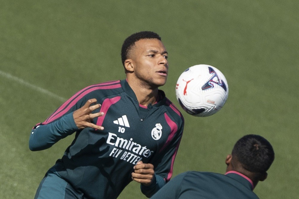  Real đang có chế độ đãi ngộ ưu ái Mbappe hơn so với các cầu thủ khác. Ảnh: EPA.