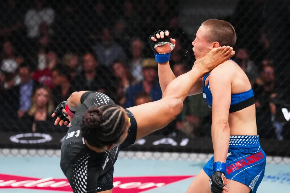 Natalia Silva kicks Rose Namajunas