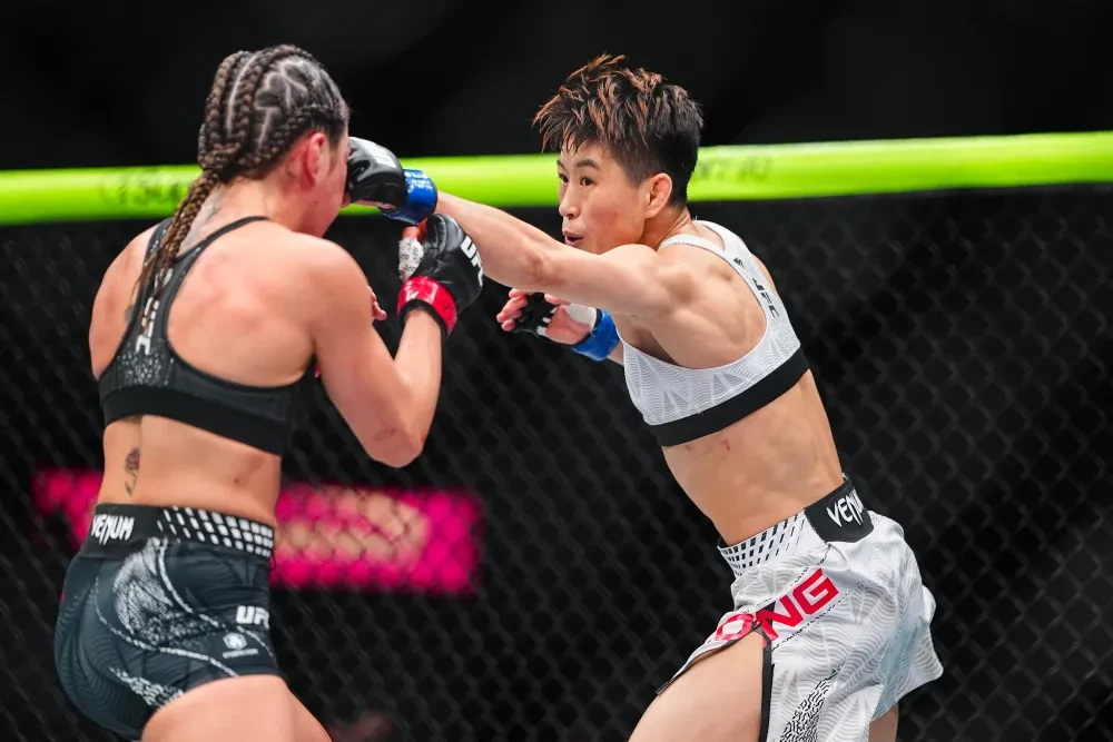 Wang Cong strikes Tracy Cortez