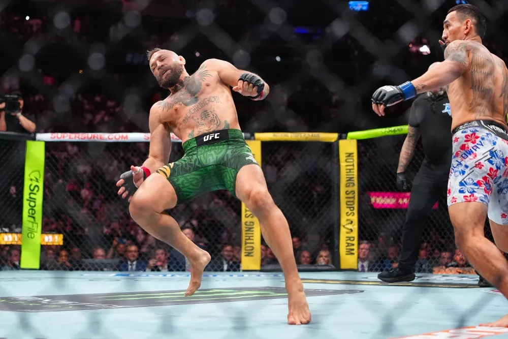 Conor McGregor chấn thương UFC 329