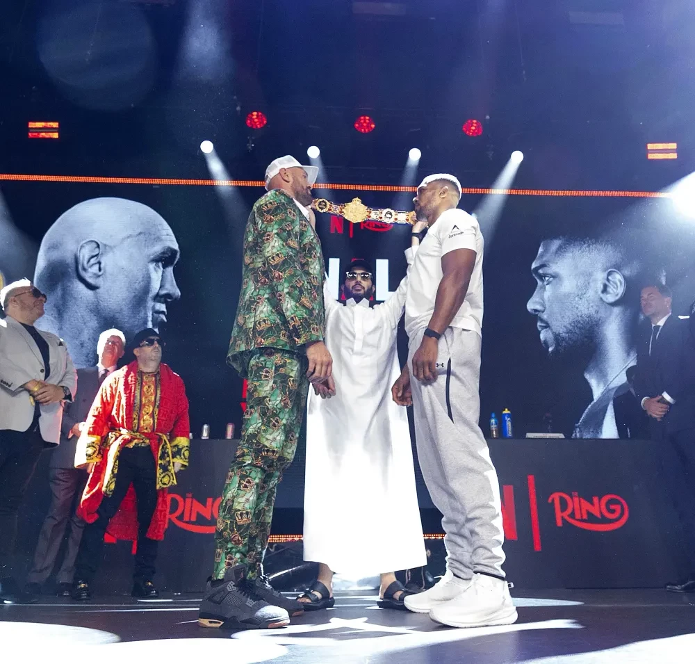 Tyson Fury và Anthony Joshua tại buổi họp báo