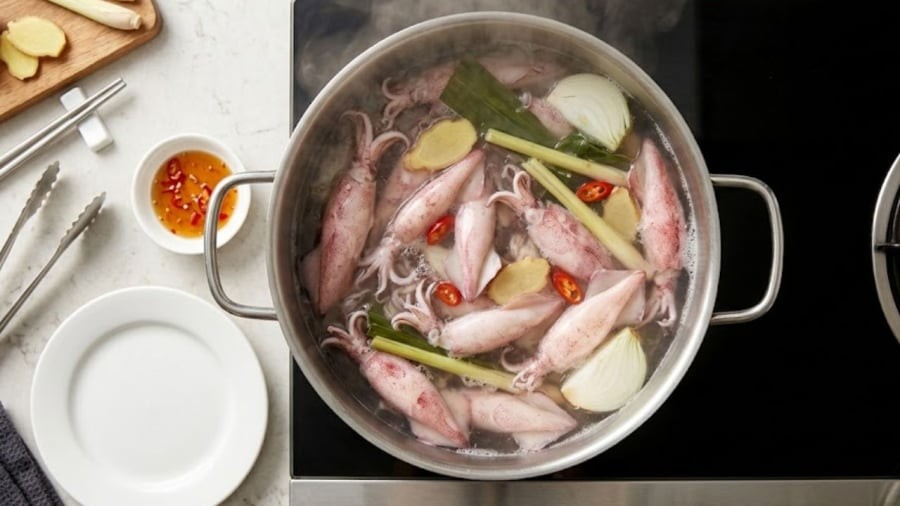 Tùy theo kích thước và số lượng mực, bạn có thể điều chỉnh thời gian luộc cho phù hợp.