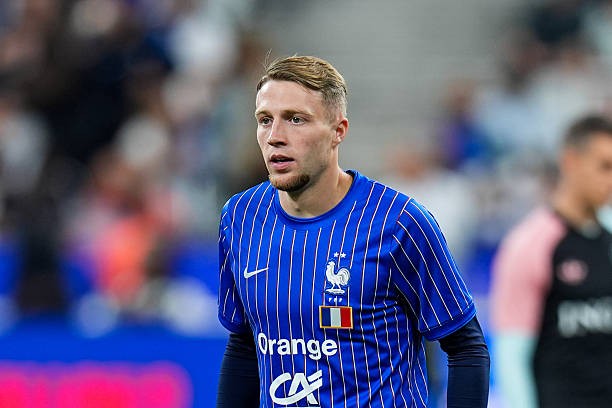 Adrien Truffert được Manchester United và Liverpool quan tâm. Ảnh: Daniel Derajinski/Getty Images