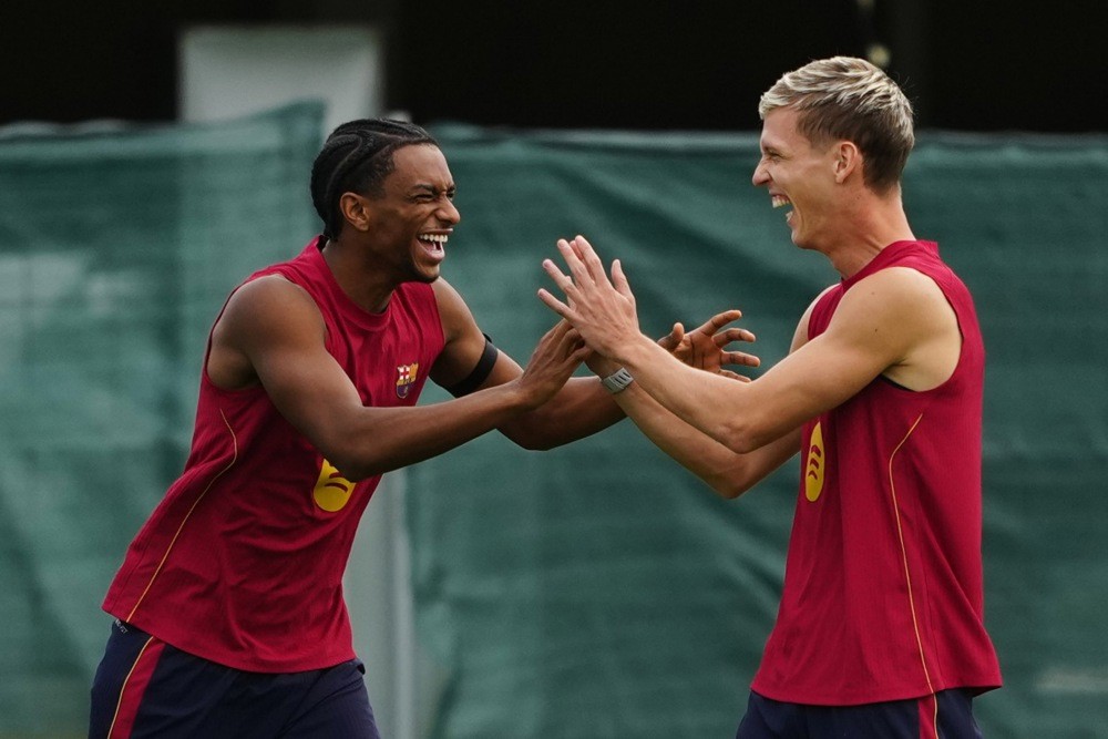 Olmo đóng vai trò quan trọng tại Barca. Ảnh: EPA.