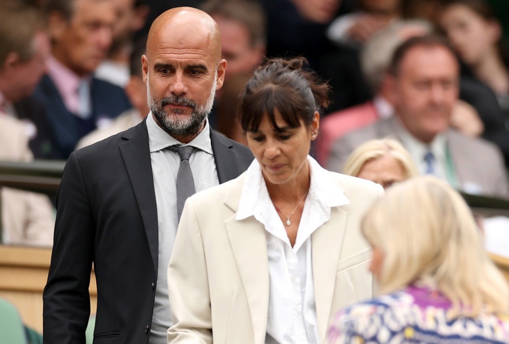 Pep Guardiola và vợ Cristina Serra khi cả 2 còn mặn nồng. Ảnh: EPA/Adam Vaughan.