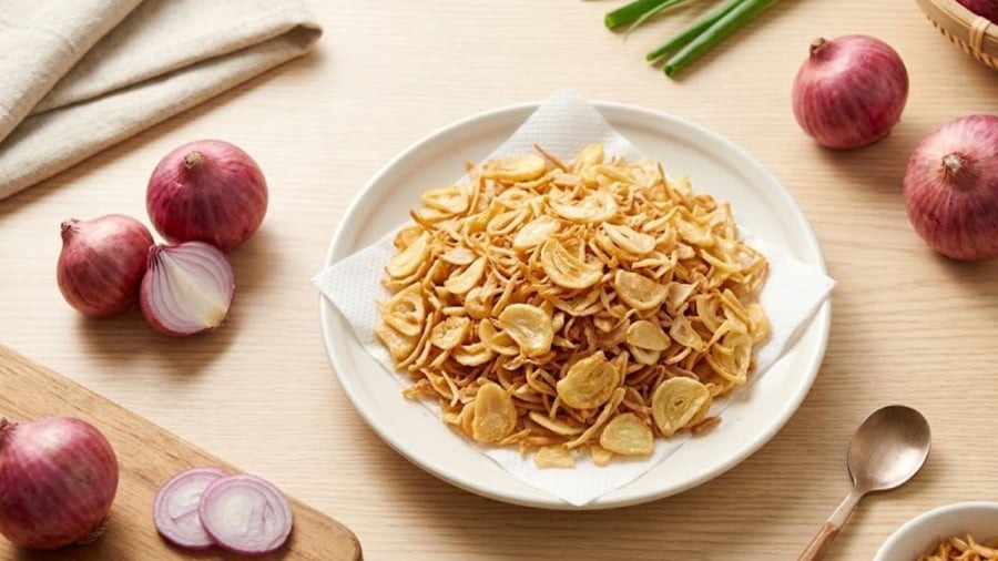 Khi làm hành phi tại nhà, bạn cần có những bí quyết riêng để thành phẩm giòn thơm trong thời gian dài, không bị ỉu và hôi dầu dù để lâu.