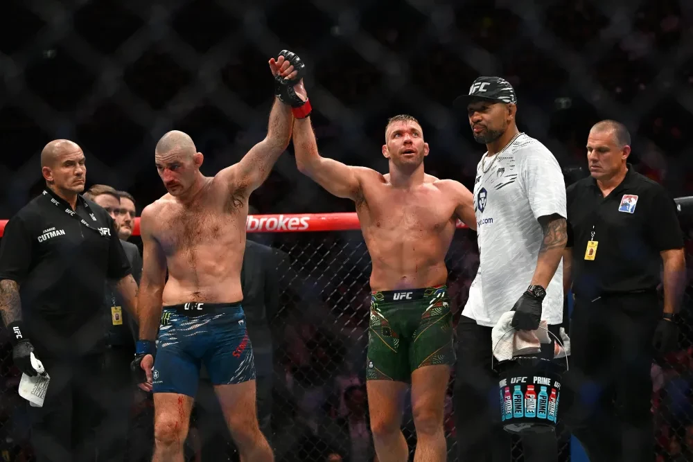 Dricus du Plessis và Sean Strickland tại UFC 312