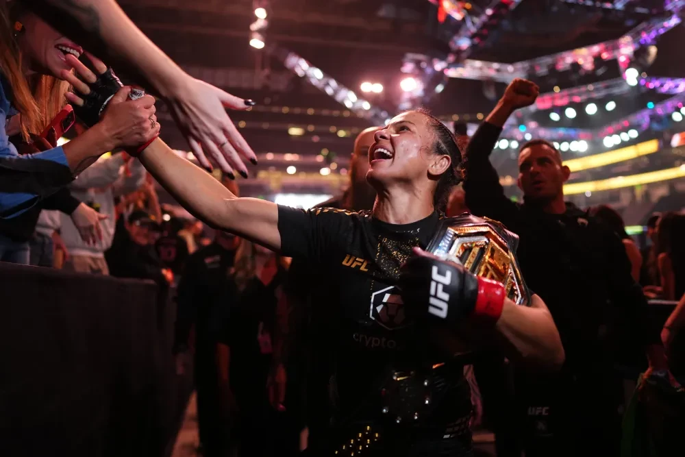 Natalia Silva giành đai vô địch UFC