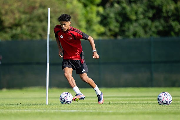 MU nỗ lực thoát khỏi cảnh mất trắng JJ Gabriel. Ảnh: Ash Donelon/Manchester United via Getty Images.