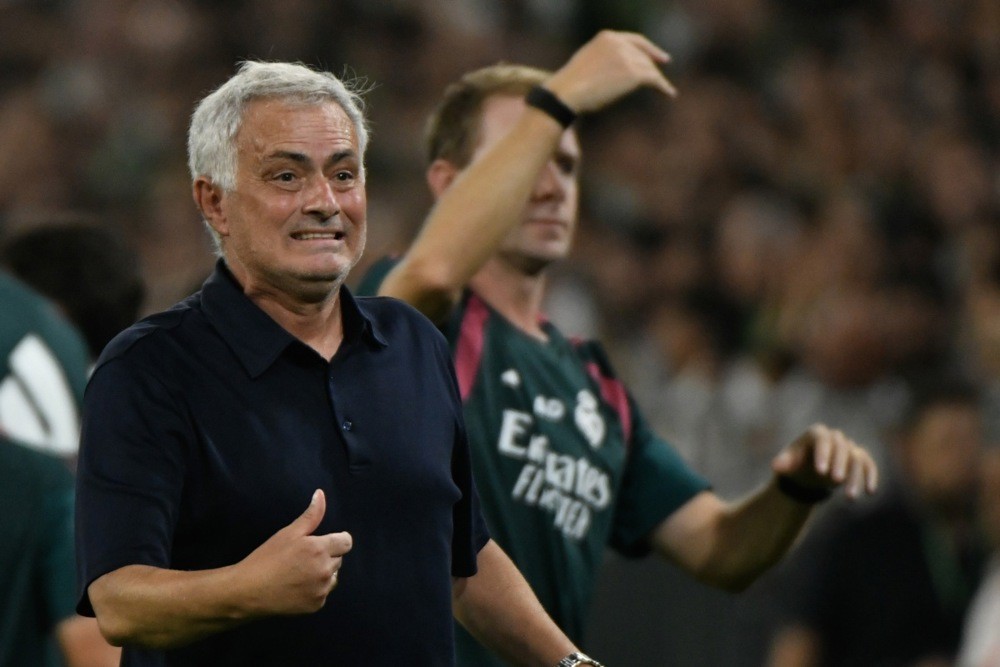 Mourinho đối mặt áp lực ở Real Madrid. Ảnh: EPA.