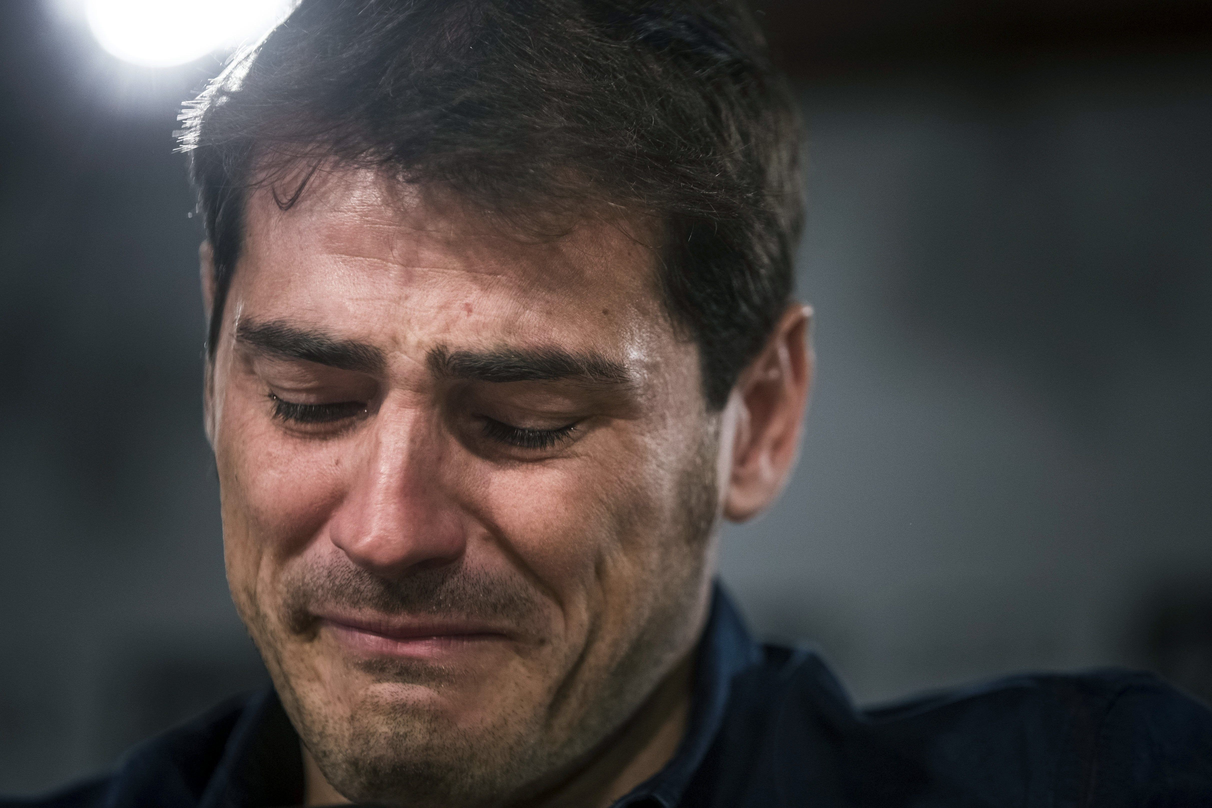 Iker Casillas nghẹn ngào khép lại 25 năm gắn bó Real Madrid. (Ảnh: EPA Images)