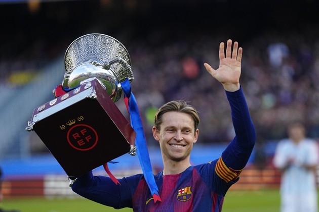 Frenkie de Jong được Chelsea quan tâm. Ảnh: EPA/Alejandro Garcia