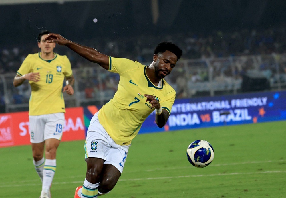 Vinicius vẫn có được niềm tin của Mourinho. Ảnh: EPA IMAGES. 