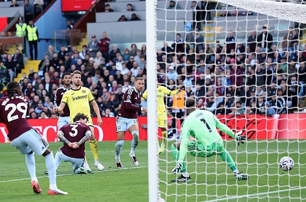 Aston Villa đánh rơi lợi thế ở cuối trận sau khi vươn lên dẫn trước. Ảnh: Michael Steele/Getty Images.