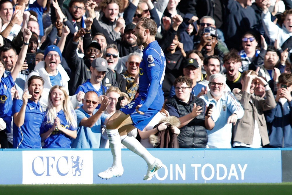 Lão tướng Jordan Henderson cho thấy giá trị. Ảnh: EPA.
