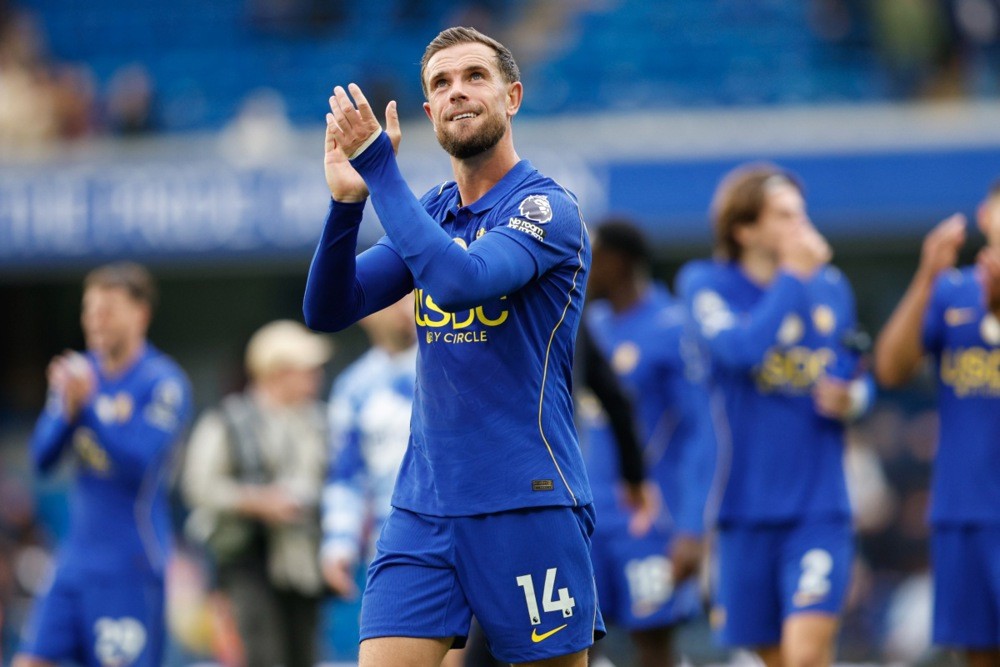 Jordan Henderson – 9.1 điểm: Ngôi sao sáng nhất trận. Lão tướng 36 tuổi ghi hai bàn thắng ngoạn mục, gồm một siêu phẩm đá phạt, đồng thời điều tiết hoàn hảo tuyến giữa.