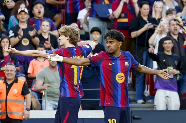 Barcelona hoàn toàn dồn ép Getafe. Ảnh: EPA/TONI ALBIR