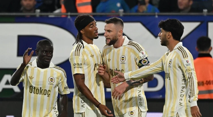 Fenerbahce có chiến thắng thuyết phục. Ảnh: Hakan Burak Altunoz/Anadolu/ Getty Images)