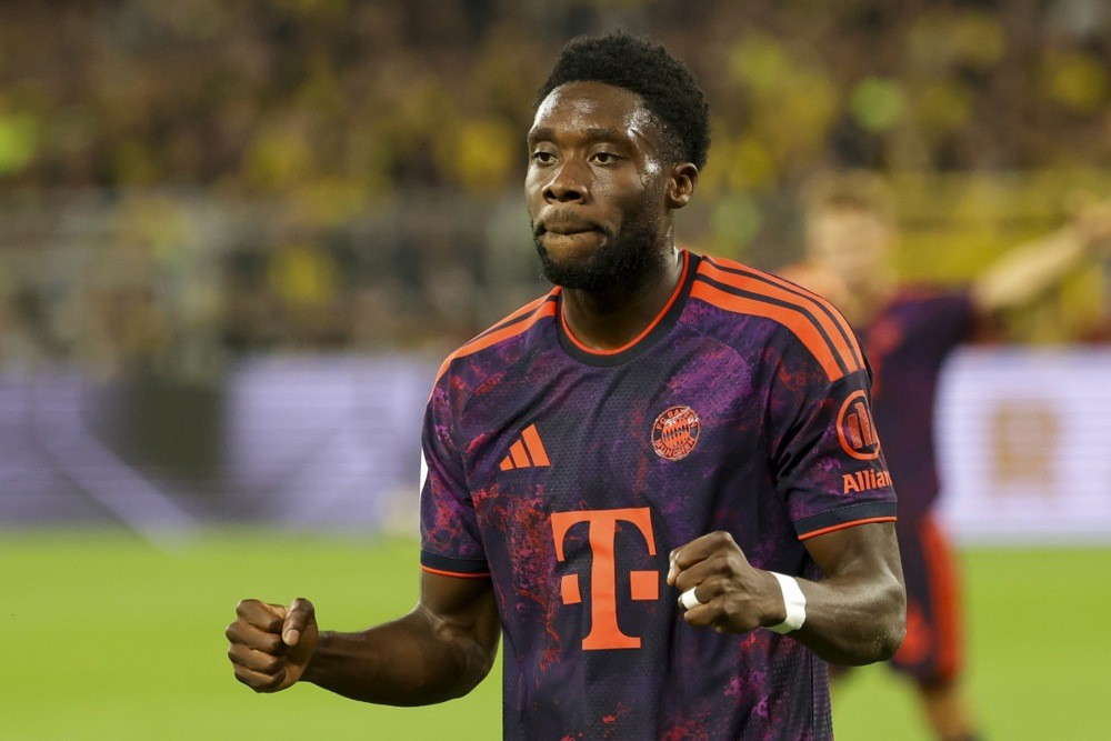 Man Utd nhắm Alphonso Davies. Ảnh: EPA.