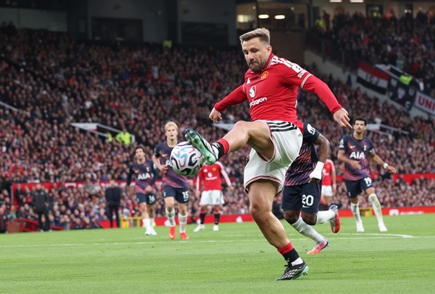Luke Shaw lại tiếp tục dính chấn thương. Ảnh: EPA