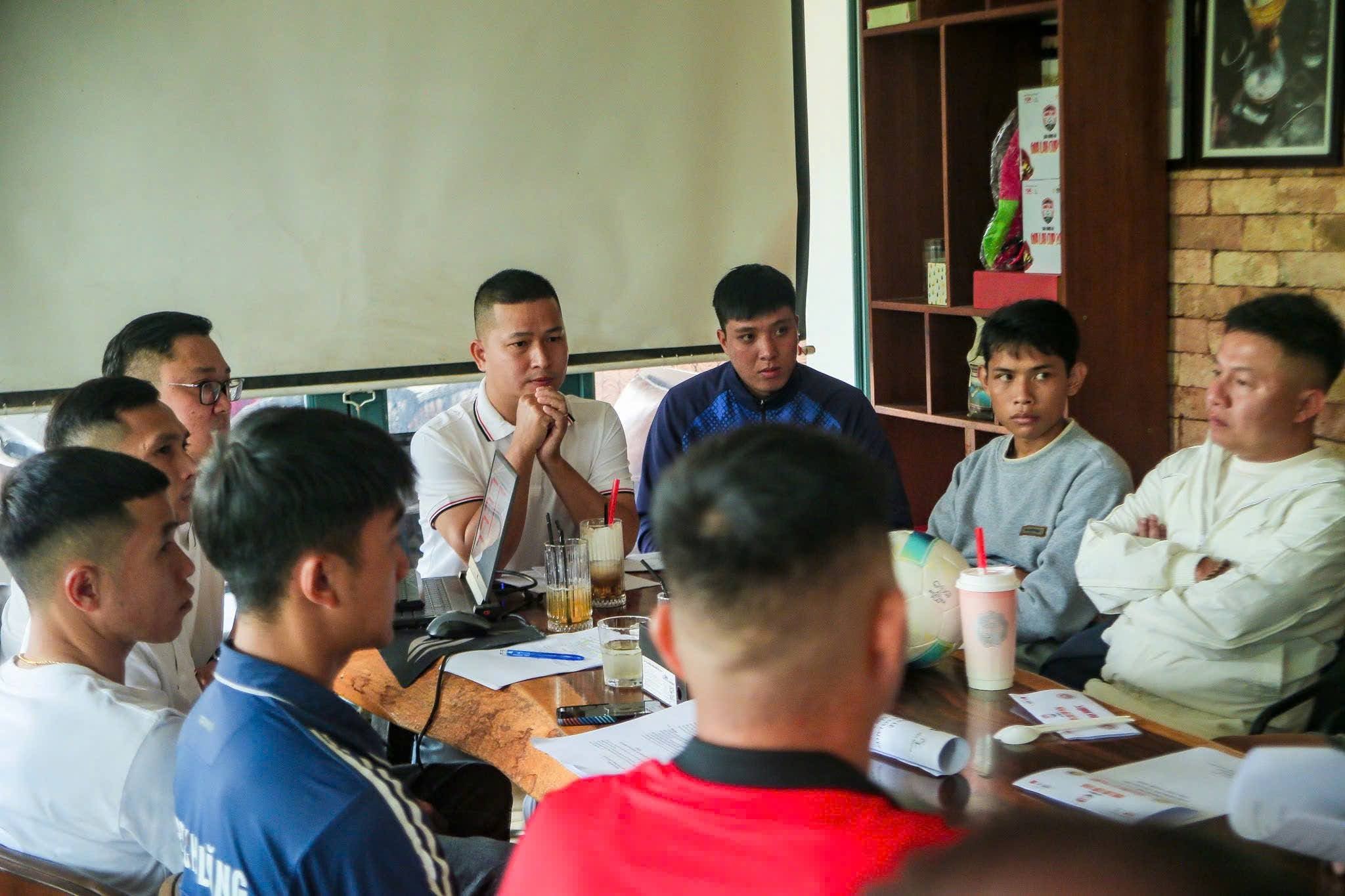 Buổi họp kỹ thuật, bốc thăm chia bảng Gia Lai Cup 2026. Ảnh: BTCCC.