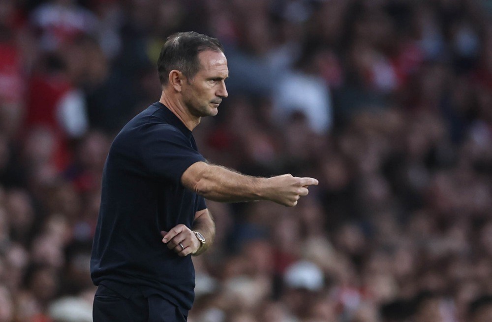 HLV Frank Lampard đang nỗ lực giúp Coventry trụ hạng. Ảnh: EPA.