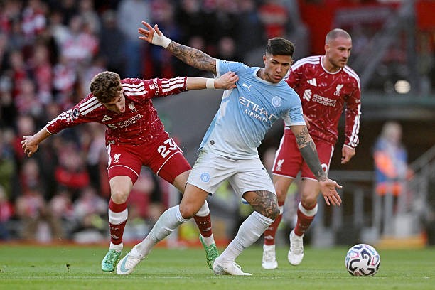 Cả Liverpool và Manchester City đều chưa thể tạo ra cơ hội nguy hiểm về phía khung thành đối phương.