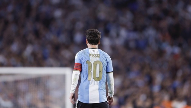 Messi chinh phục người xung quanh bằng sự 