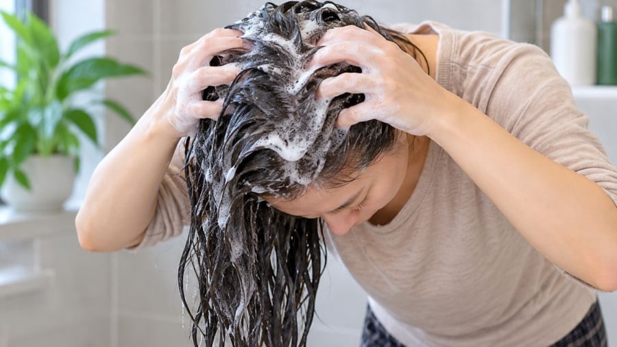 Gội đầu tưởng đơn giản mà nhiều người vẫn mắc lỗi 