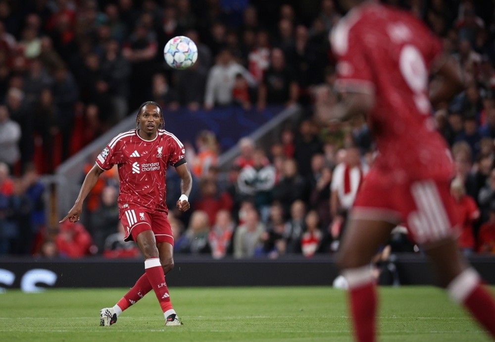 Jeremy Jacquet – 7: Chọn vị trí thông minh để bẻ gãy đợt phản công của Man City dù phải kèm hai người. Tiếp tục là điểm sáng ổn định hiếm hoi của cả đội mùa này. Ảnh: EPA.