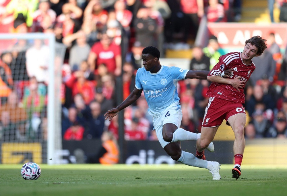 Lewis Koumas – 7: Pressing không biết mệt mỏi gây khó cho khâu triển khai bóng của Man City; sở hữu tốc độ nguy hiểm và có một cú dứt điểm uy lực khiến Donnarumma phải vất vả cản phá. Ảnh: EPA.