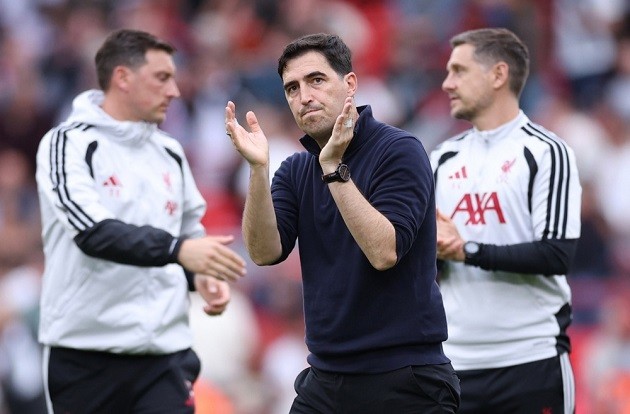 Liverpool không thể có điểm khi thi đấu thiếu người. Ảnh: EPA.