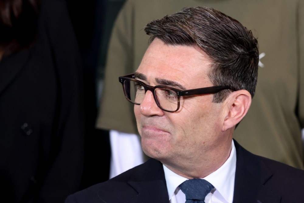 Andy Burnham khẳng định không có nhiều liên hệ với Man City. Ảnh: EPA.