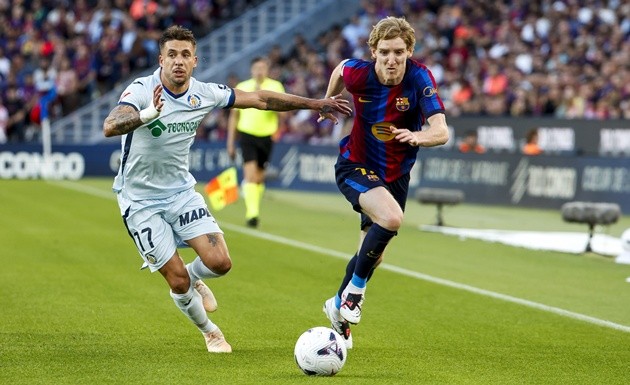 Bàn thắng đầu tiên cho Barca mang lại sự tự tin cho Gordon. (Ảnh: EPA Images)