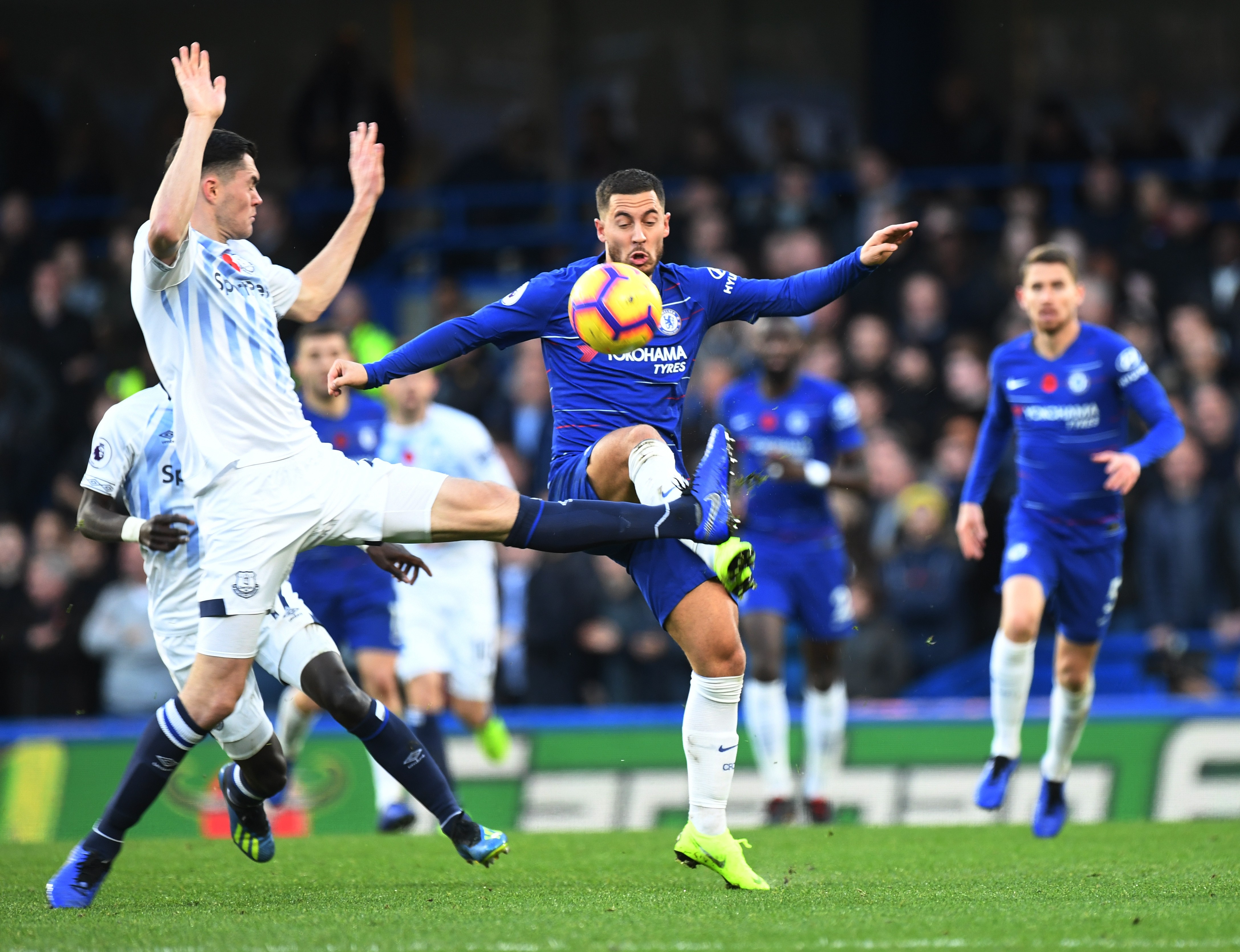 Đôi chân ma thuật tạo nên dấu ấn tại Stamford Bridge. (Ảnh: EPA Images)