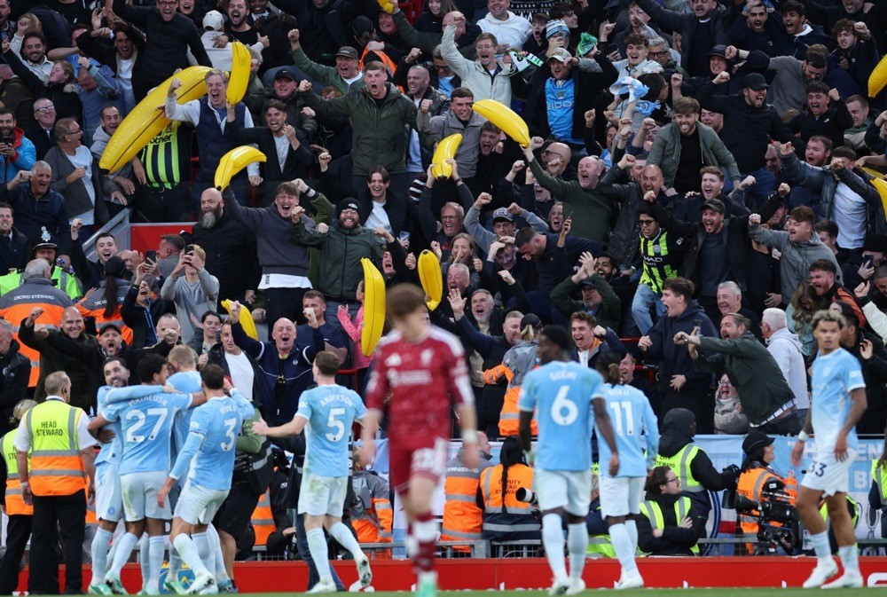 Man City đã kéo sập pháo đài Anfield. Ảnh: EPA IMAGES. 