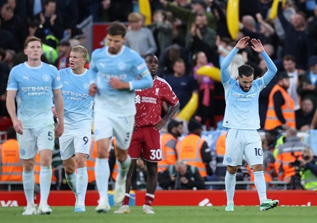 Manchester City đánh bại Liverpool ngay trên sân Anfield. Ảnh: EPA/ADAM VAUGHAN