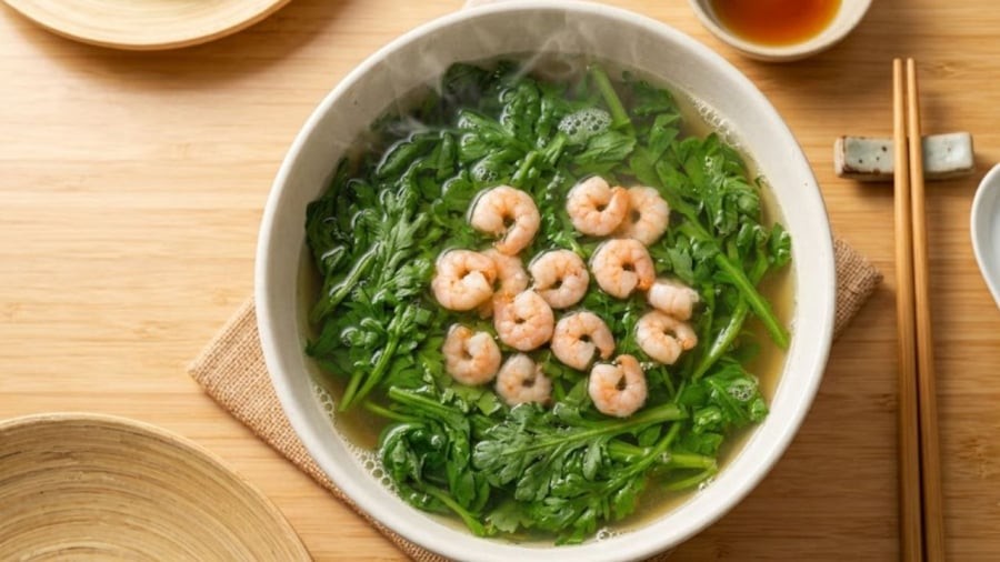 Rau cải cúc có hương thơm đặc trưng, có thể dùng để nấu canh, xào hay nhúng lẩu.