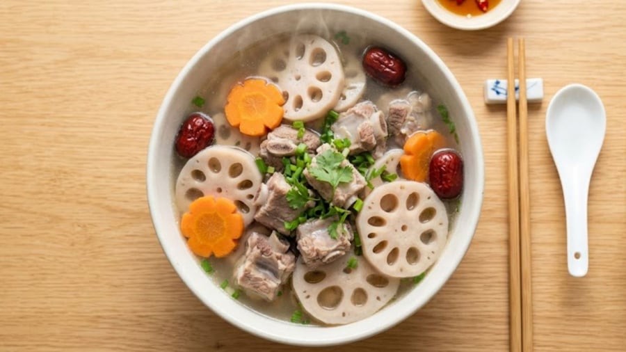 Củ sen là thực phẩm lý tưởng để bổ sung vào bữa ăn mùa thu, có thể sử dụng để nấu các món canh, món hầm và món xào. 