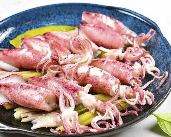 Cách luộc mực không cần thêm nước

